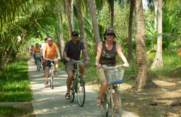 Cycling in Ben Tre